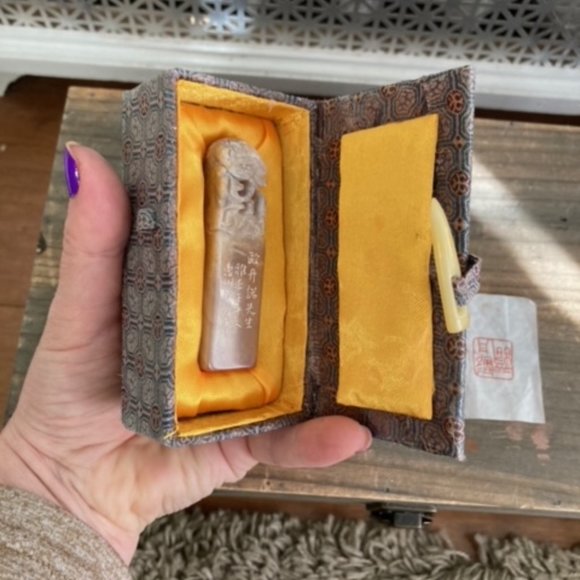 Vintage Chinese Shoushan Stone Figurine Statue in Tapestry Box #2 Pretty! - Picture 4 of 11